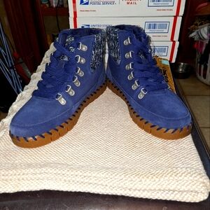 A pair of MukLuks genuine suede booties with a faux fur lining in a size 8.